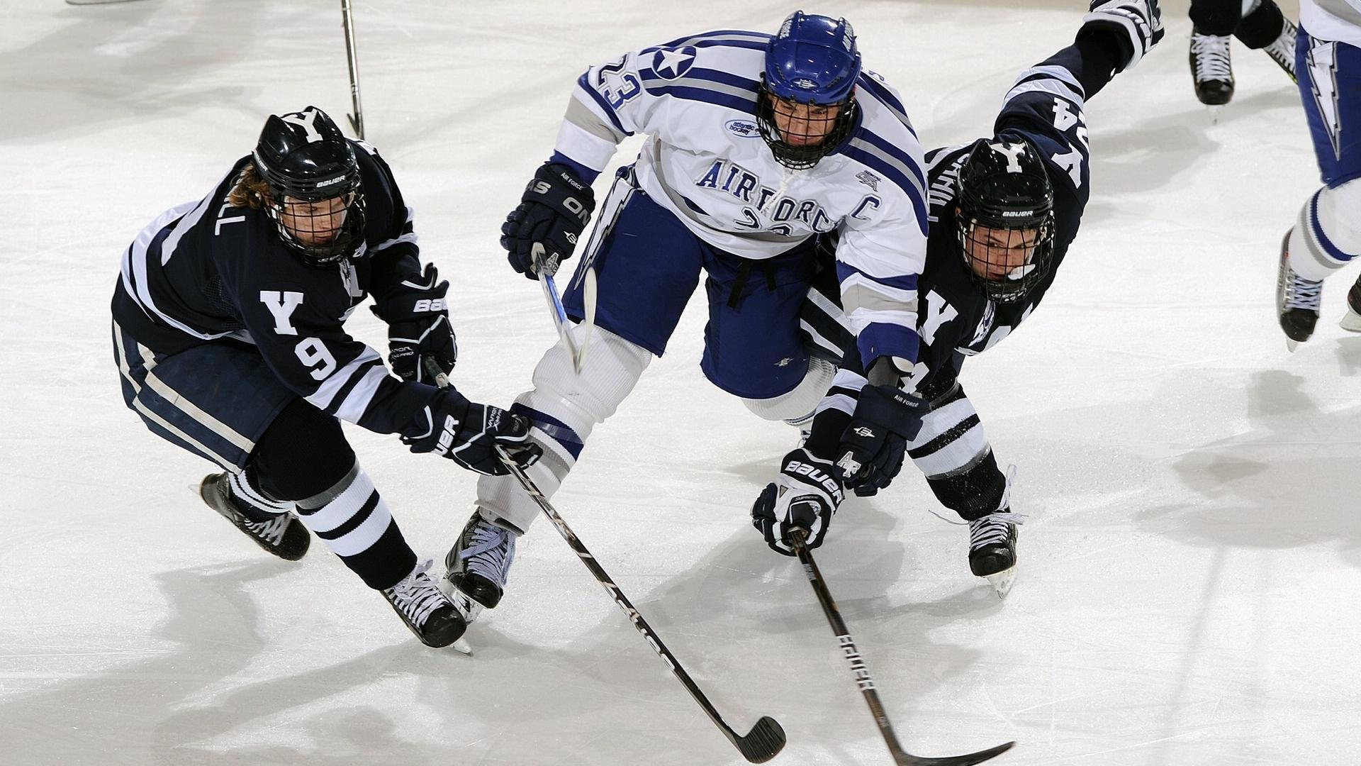 “青少年足球比赛引入AI裁判，提升公平公正”，青少年足球大赛